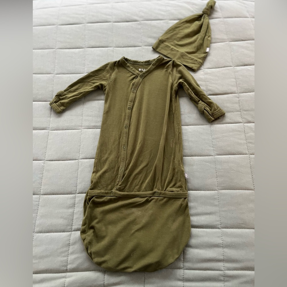Kyte Baby 2pc Retired Olive Color Bundler & Knotted Cap in Olive Size Newborn